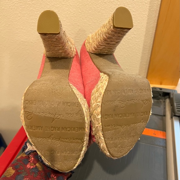 Guess Leopard Women’s Size 7 - Picture 13 of 14